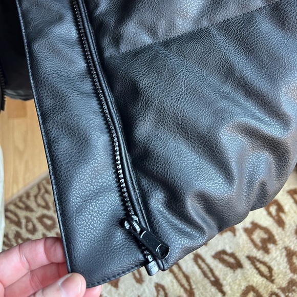 H&M Faux Leather Quilted Puffy Bomber Jacket. US Large. Black. NWT. - Picture 6 of 10